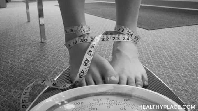 Binge ätstörningar förvandlades till anorexi innan jag visste om det. Ätstörningar växlar ofta mellan varandra. Läs mer på HealthyPlace.