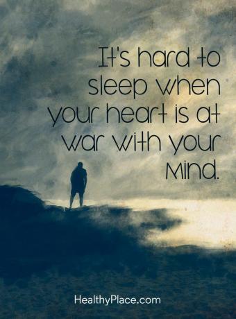 Citat om mental hälsa - Det är svårt att sova när ditt hjärta är i krig med ditt sinne.