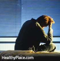 Sömnstörningar är alltför vanliga i strid PTSD. Lär dig om bekämpning av sömnstörningar i PTSD och hur du behandlar dem.