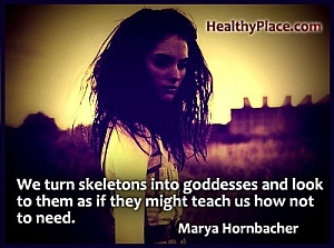 Insiktligt citat om ätstörningar - Vi förvandlar skelett till gudinnor och ser på dem som om de kan lära oss hur vi inte behöver.