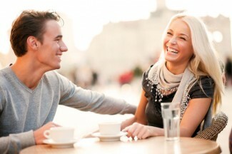 Hur kan du minimera dating ångest? Kan du verkligen njuta av att träffa, känna dig upphetsad istället för ångest? Här är en enkel förändring som hjälper. Läs nu.