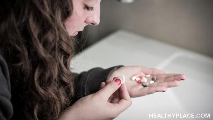 Beroende på bensodiazepiner kan vara farligt för användare, även de som föreskrivs medicinen. Läs mer för att undersöka riskerna med att använda bensodiazepiner.