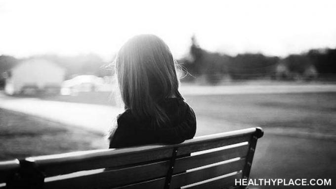 Isolering och ensamhet är vanliga kämpar bland dem som lever med någon psykisk sjukdom. Lär dig hur du hanterar isolering och ensamhet på HealthyPlace.com.