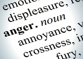 Hur hanterar du bipolär störning och ilska eller raser som ofta följer med den? Lär dig att hantera bipolär störning och ilska genom att följa dessa tips. 