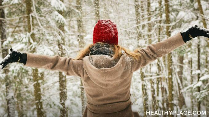 Psykisk hälsa under vintern kan vara en utmaning. Lär dig tre enkla tips för att hålla dig mentalt frisk i vinter på HealthyPlace.