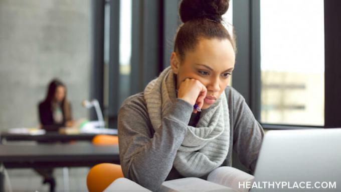 Du kan hantera ångest i skolan och arbetet även om ångest gör livet eländigt. Lär dig fyra sätt att hantera skola och arbetsångest på HealthyPlace.