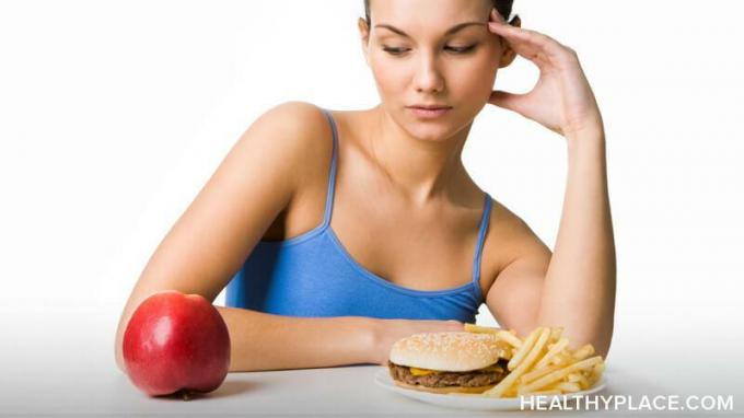 Debatten om god mat kontra dålig mat kan utsätta din ätstörningsåterhämtning i riskzonen. Om du kategoriserar mat i bra och dåligt, riskerar du att utlösa din ätstörning. Lär dig mer om debatten om god mat kontra dålig mat och varför det är ohälsosamt på HealthyPlace.